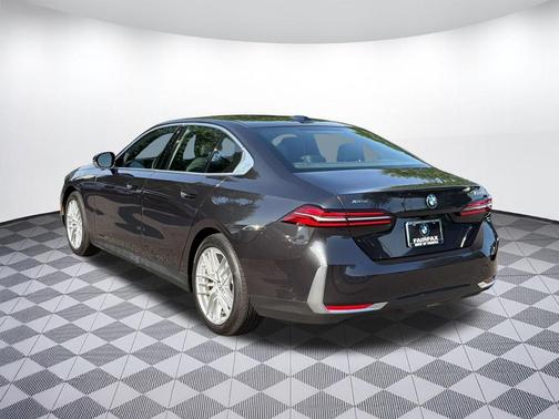Dark Graphite Metallic 2025 BMW 530 xDrive