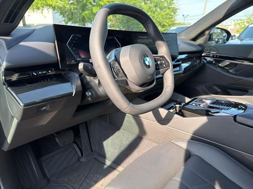Dark Graphite Metallic 2025 BMW 530 xDrive