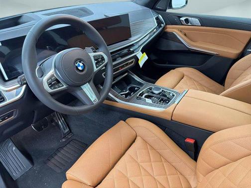 Brooklyn Grey Metallic 2026 BMW X7 xDrive40i