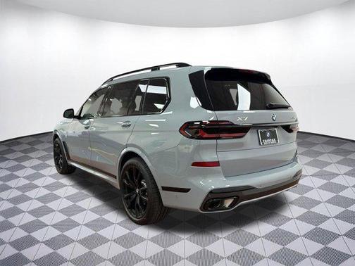 Brooklyn Grey Metallic 2026 BMW X7 xDrive40i
