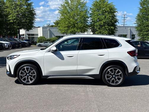 Mineral White Metallic 2025 BMW X1 xDrive28i