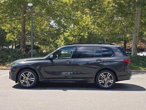 Dravit Grey Metallic 2027 BMW X7 xDrive40i