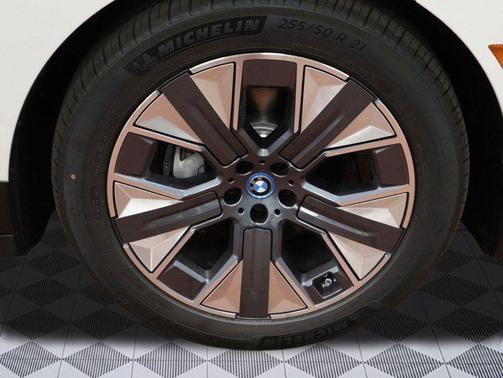 2025 BMW iX xDrive50