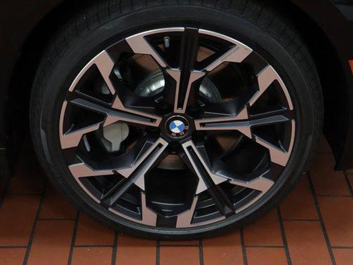 2025 BMW 330 i xDrive