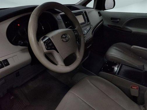 2013 Toyota Sienna XLE
