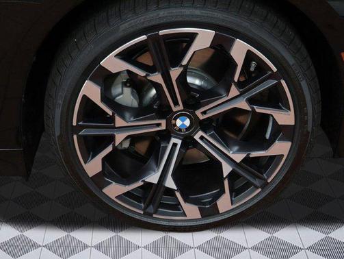 2025 BMW 330 i xDrive