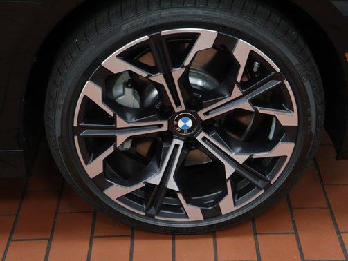 2025 BMW 330 i xDrive