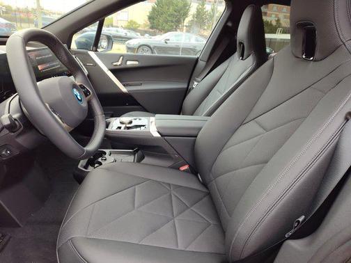 2025 BMW iX xDrive50