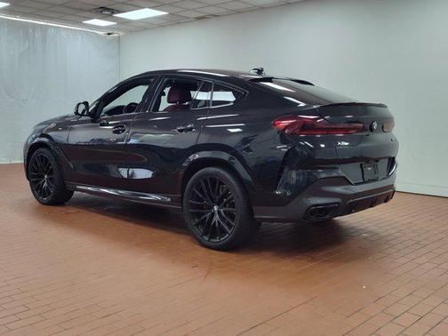 2021 BMW X6 M50i