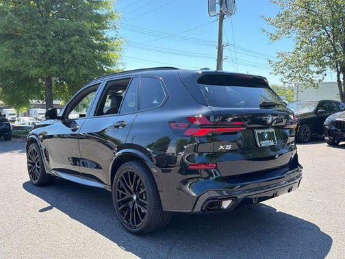 Black Sapphire Metallic 2024 BMW X5 xDrive40i