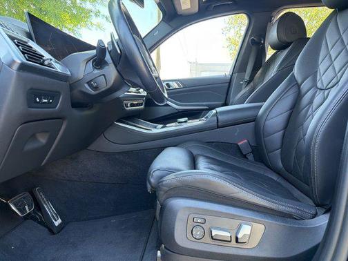 Black Sapphire Metallic 2024 BMW X5 xDrive40i