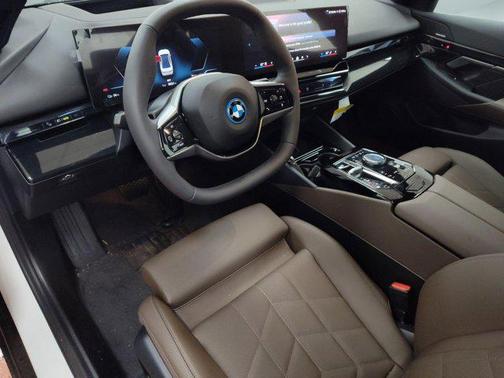 2025 BMW i5 xDrive40
