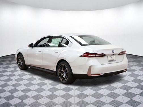 2025 BMW i5 xDrive40