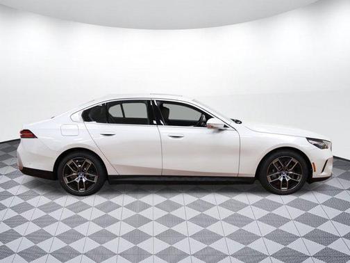 2025 BMW i5 xDrive40