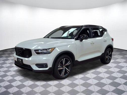 2022 Volvo XC40 T5 R-Design