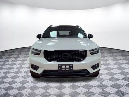 2022 Volvo XC40 T5 R-Design
