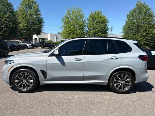 Brooklyn Grey Metallic 2024 BMW X5 xDrive40i