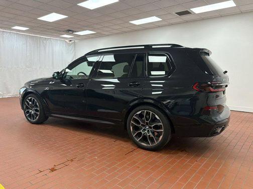 Black Sapphire Metallic 2024 BMW X7 xDrive40i