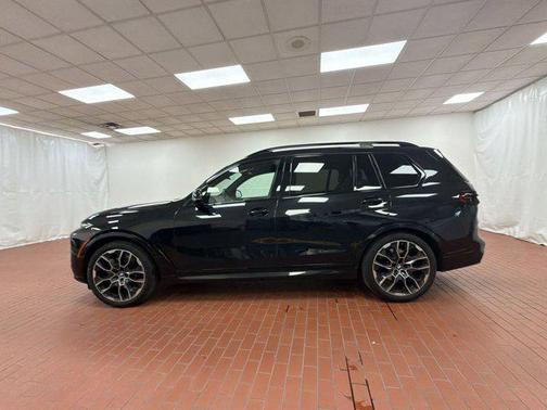 Black Sapphire Metallic 2024 BMW X7 xDrive40i
