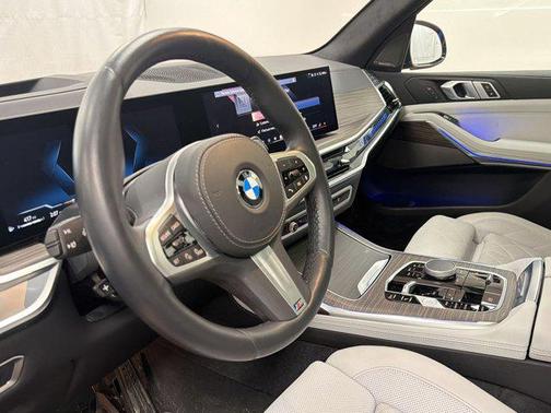 Black Sapphire Metallic 2024 BMW X7 xDrive40i