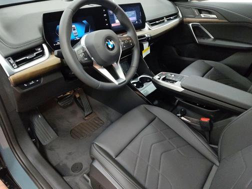 Cape York Green Metallic 2025 BMW X1 xDrive28i
