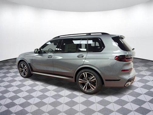 Skyscraper Grey Metallic 2026 BMW X7 xDrive40i