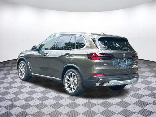 Manhattan Green Metallic 2026 BMW X5 xDrive40i
