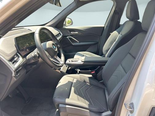 Alpine White 2026 BMW X1 xDrive28i