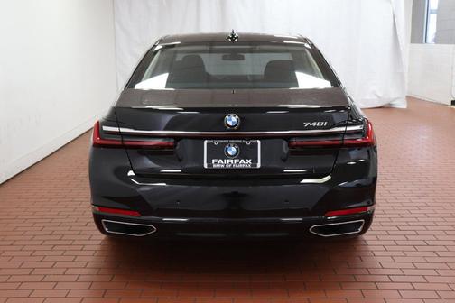 Photo 4 of 38 of 2020 BMW 740 i