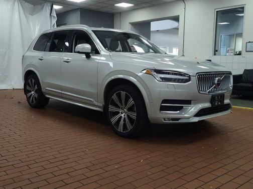 2022 Volvo XC90 T6 Inscription