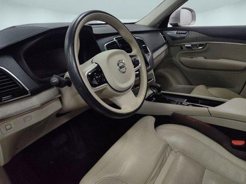 2022 Volvo XC90 T6 Inscription