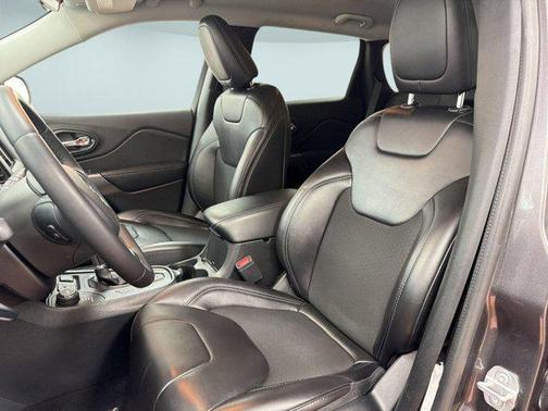 Granite Crystal Metallic Clearcoat 2019 Jeep Cherokee Latitude Plus