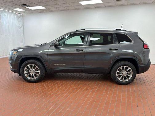 Granite Crystal Metallic Clearcoat 2019 Jeep Cherokee Latitude Plus