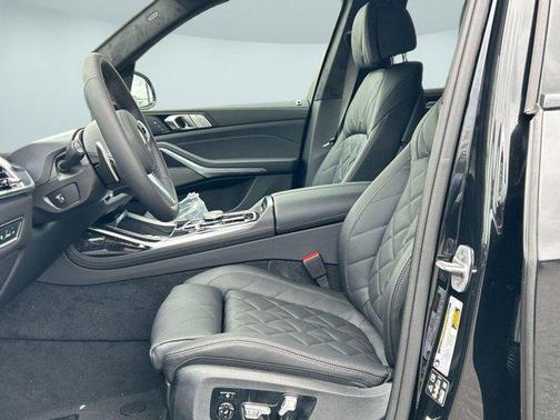 Black Sapphire Metallic 2026 BMW X7 xDrive40i