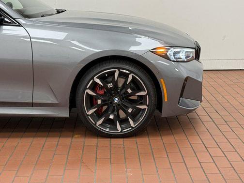 2025 BMW 330 i xDrive