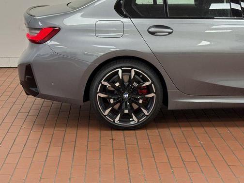 2025 BMW 330 i xDrive