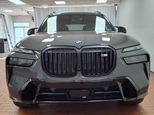 2025 BMW X7 M60i