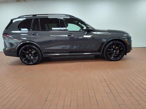 2025 BMW X7 M60i