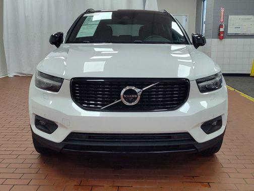 2022 Volvo XC40 T5 R-Design