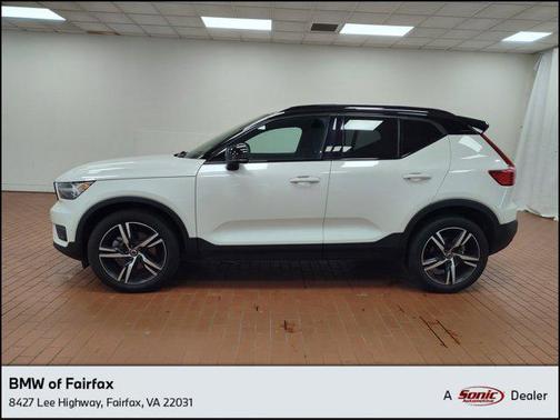 2022 Volvo XC40 T5 R-Design