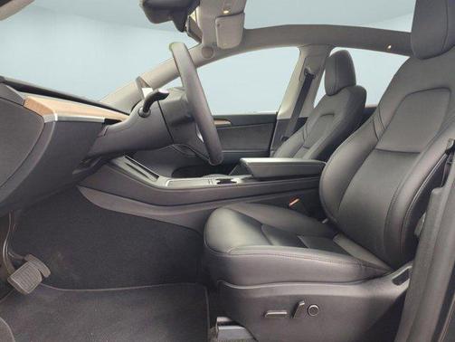 2024 Tesla Model Y Long Range Dual Motor All-Wheel Drive