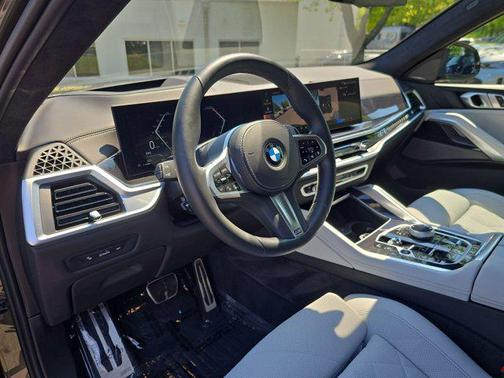 Manhattan Green Metallic 2024 BMW X6 xDrive40i