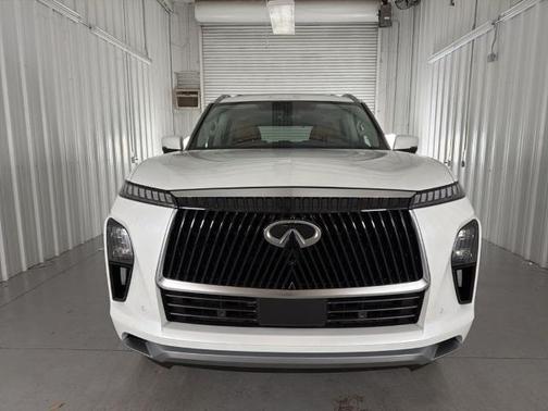 Radiant White 2026 INFINITI QX80 LUXE