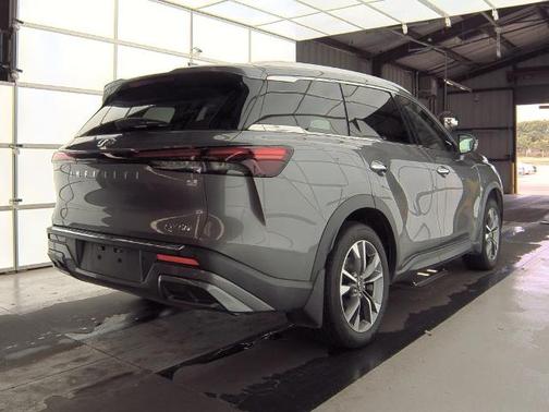 2022 INFINITI QX60 LUXE