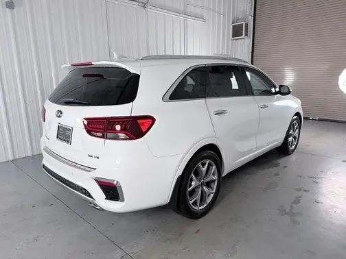 White 2019 Kia Sorento SX
