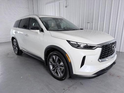 Majestic White 2023 INFINITI QX60 LUXE