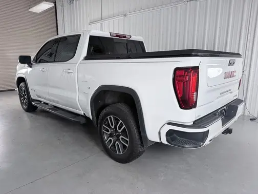 White 2023 GMC Sierra 1500 AT4
