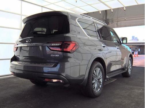 2022 INFINITI QX80 LUXE