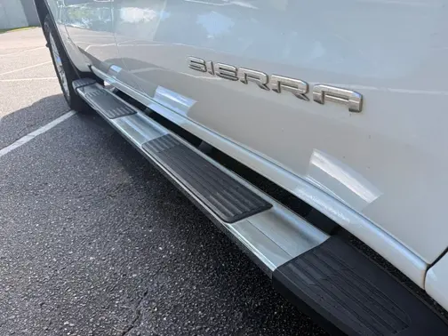 White 2021 GMC Sierra 1500 SLT