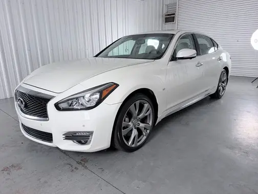 White 2019 INFINITI Q70L 3.7